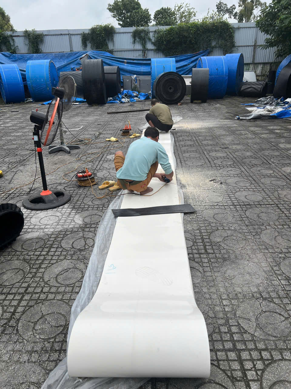 Hình ảnh thi công băng tải thực tế - Băng Tải Tín Phát - Công Ty Cổ Phần Thiết Bị Vật Tư Tín Phát